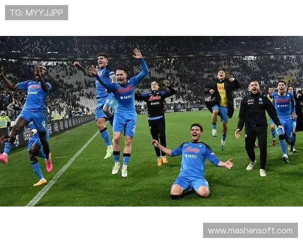 精彩绝伦的足球对决 震撼赛场 双方激烈拼搏 上演逆转绝杀的巅峰对决